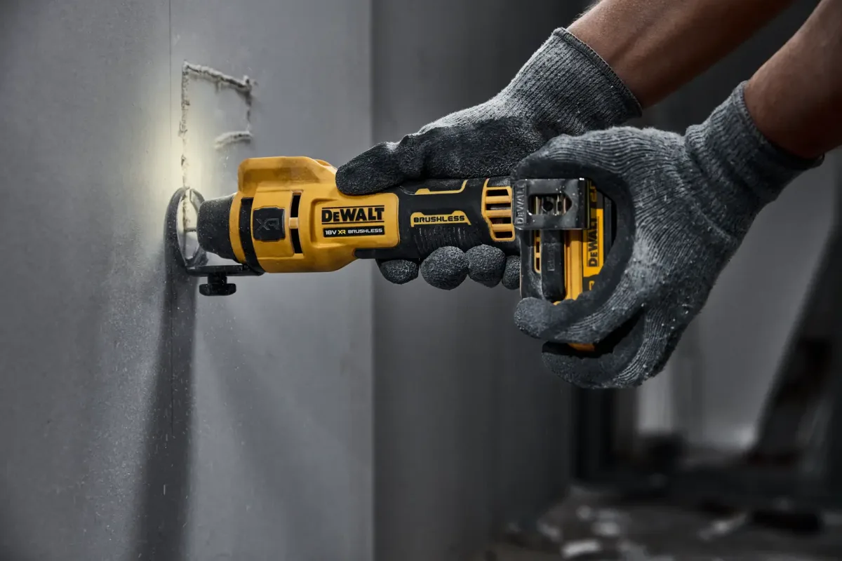 DEWALT® 18V XR® Brushless Drywall Cut Out Tool (Tool Only) - Image 4