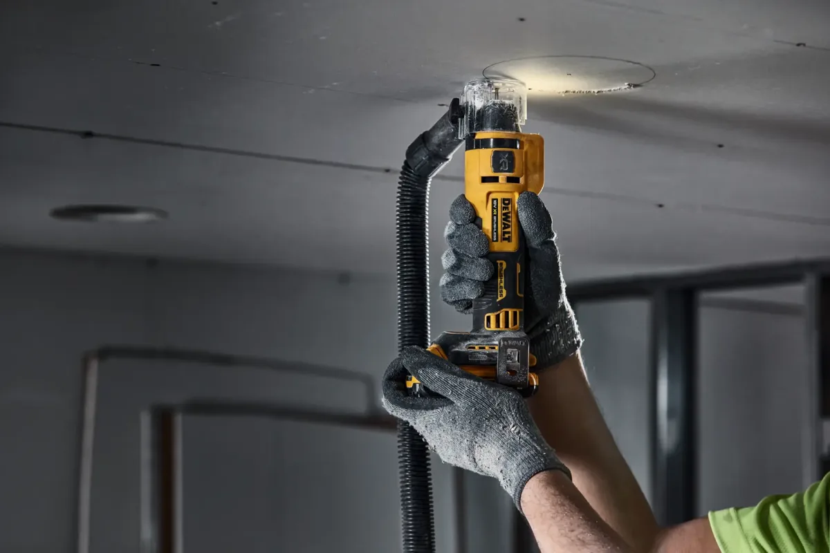DEWALT® 18V XR® Brushless Drywall Cut Out Tool (Tool Only) - Image 5