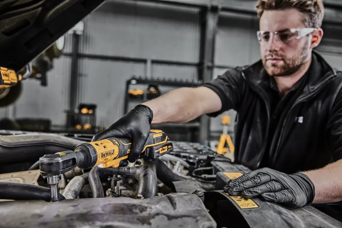 18V XR® Brushless Ratchet 1/2-in (Tool Only) - Image 4