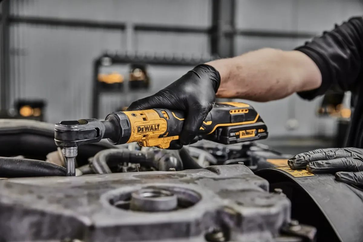 18V XR® Brushless Ratchet 1/2-in (Tool Only) - Image 5