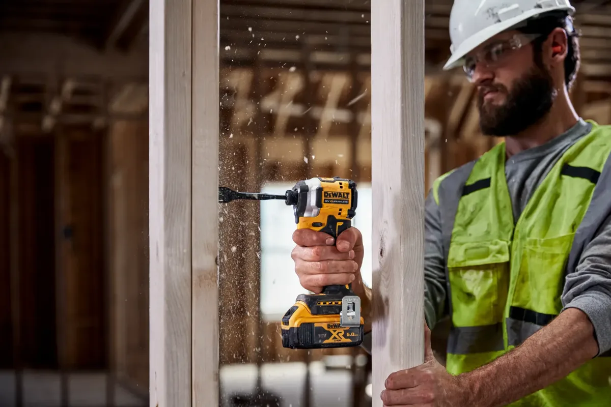 DEWALT® 18V XR® Brushless 8 Piece Kit - 3X 5Ah - Image 4