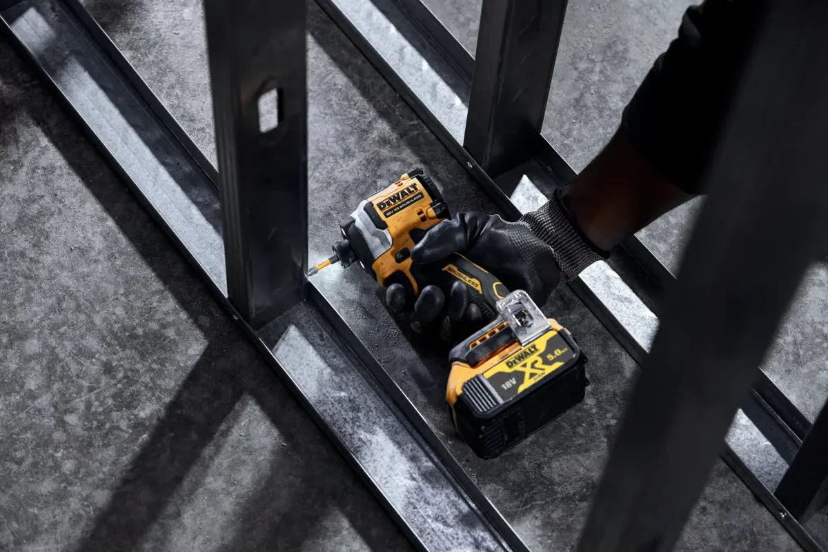DEWALT® 18V XR® Brushless 8 Piece Kit - 3X 5Ah - Image 5