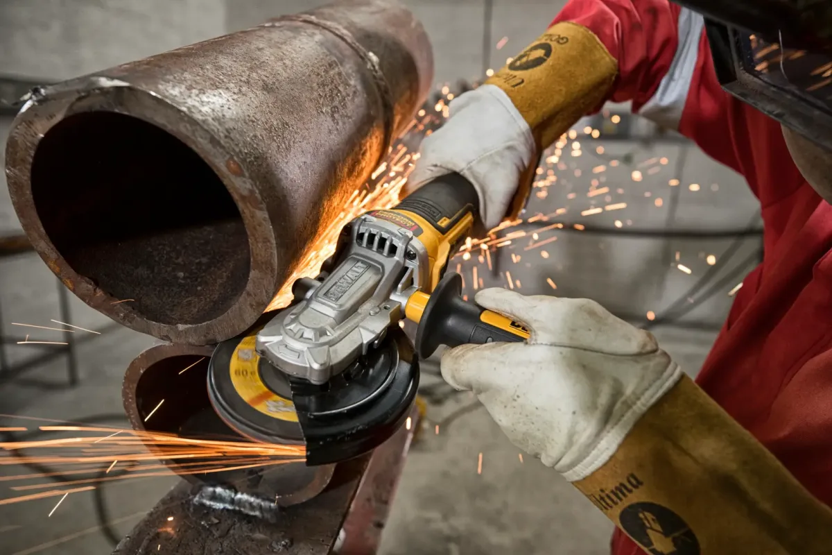 18V XR® Brushless 125mm Flat Head Angle Grinder (Tool Only) - Image 5