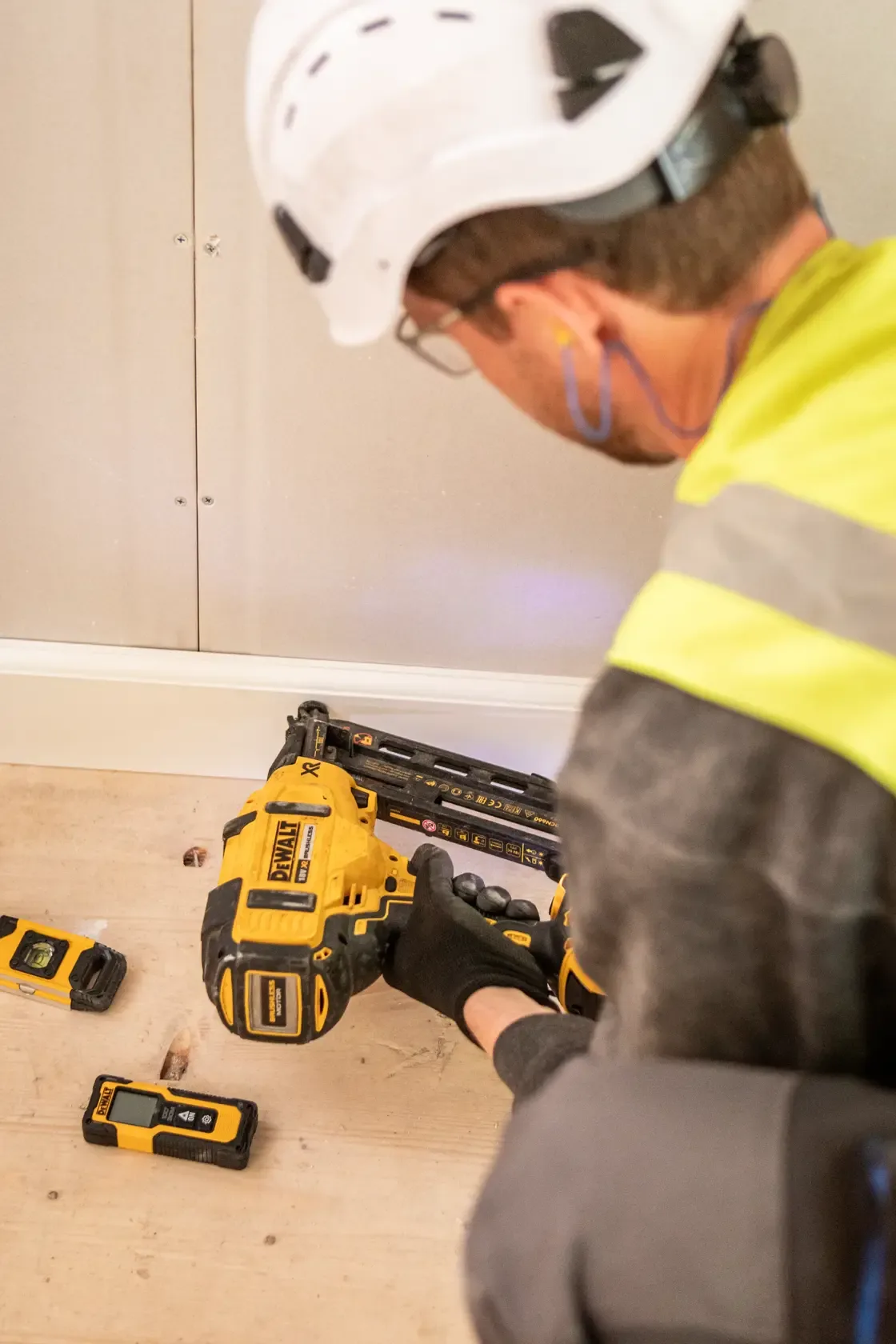 DEWALT® 18V XR® Brushless Second Fix Nailer (16 Gauge) (Tool Only) - Image 2