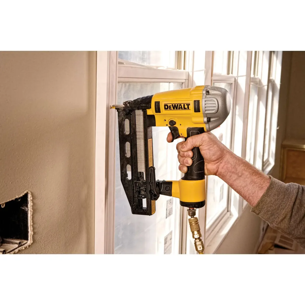 16g Pneumatic Finish Nailer With Precision Point Tip - Image 4