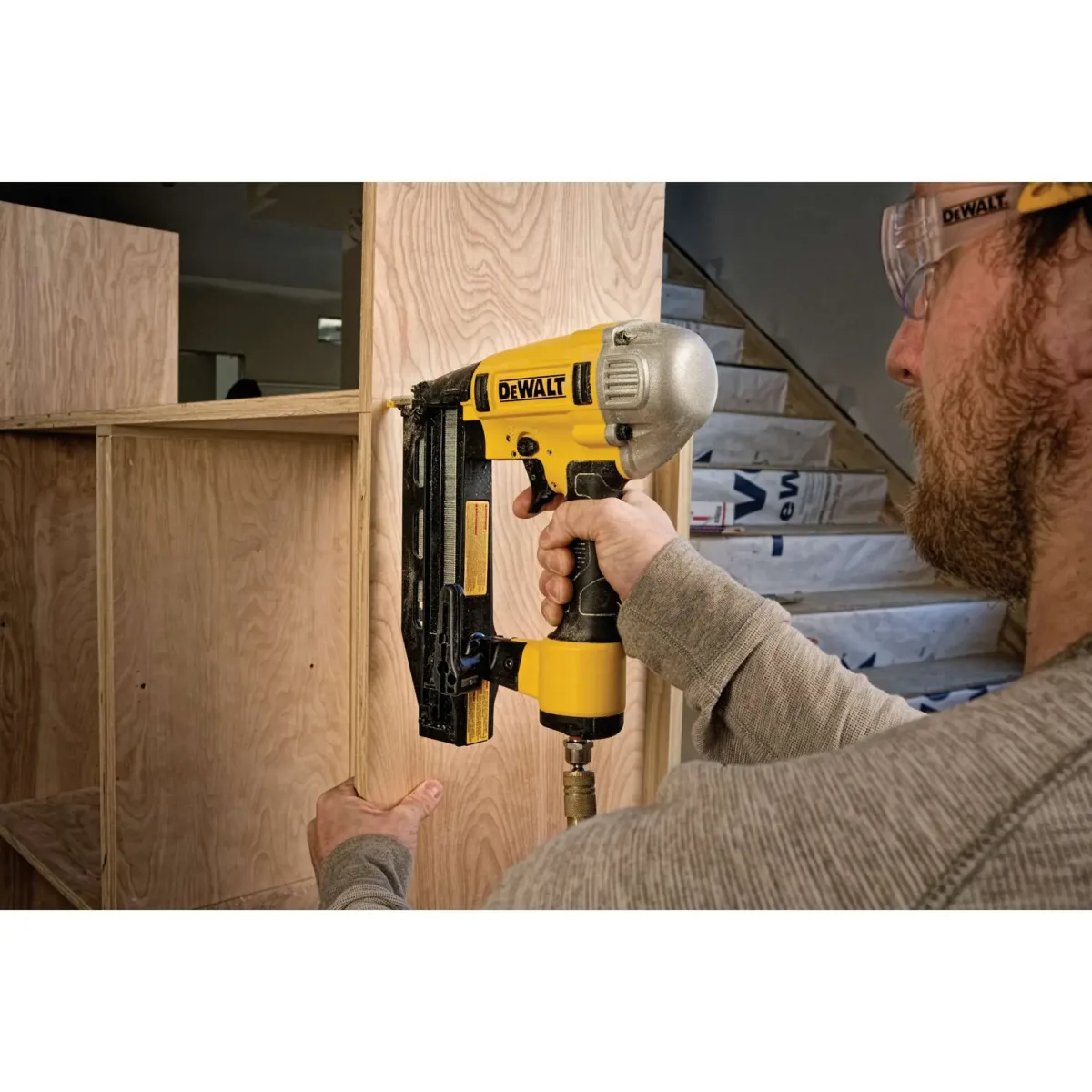 16g Pneumatic Finish Nailer With Precision Point Tip - Image 5