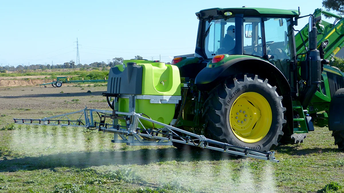 800L LinkOn™ 3PL Tractor Boom Sprayer - Image 3