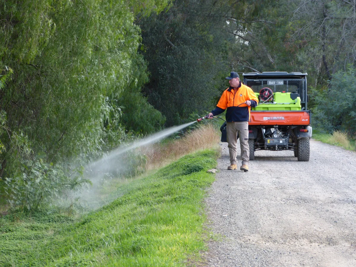 300L OnDeck™ UTV Sprayer (Honda GX35) - Standard - Image 4